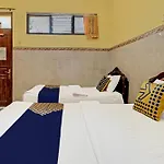 Oyo Life 91677 Hotel Citra Dewi 3