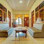Oyo Life 91677 Hotel Citra Dewi 3
