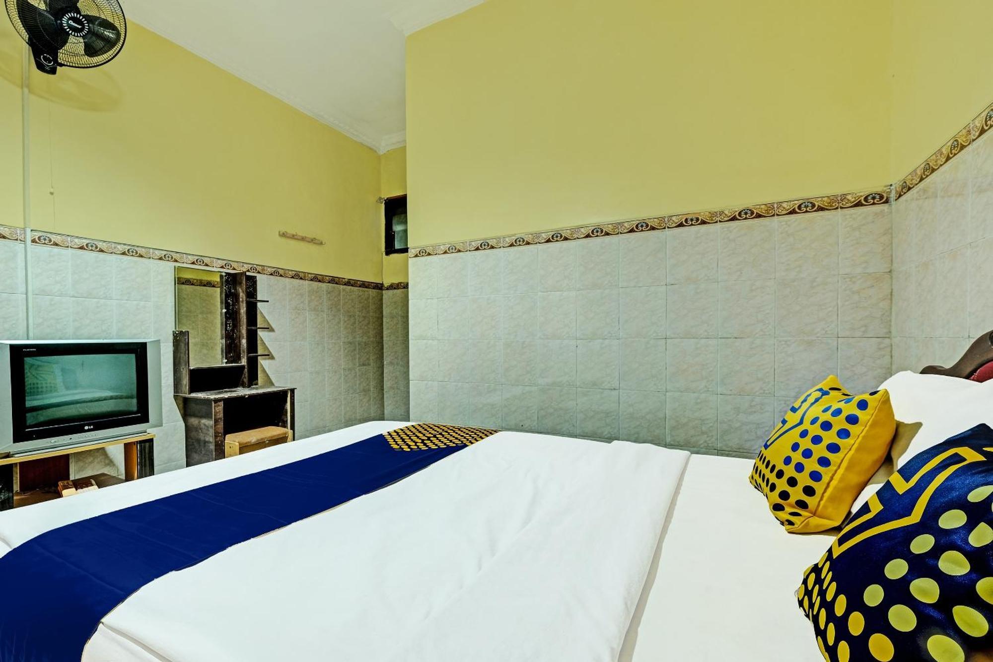 Oyo Life 91677 Citra Dewi 3 Hotel 2*