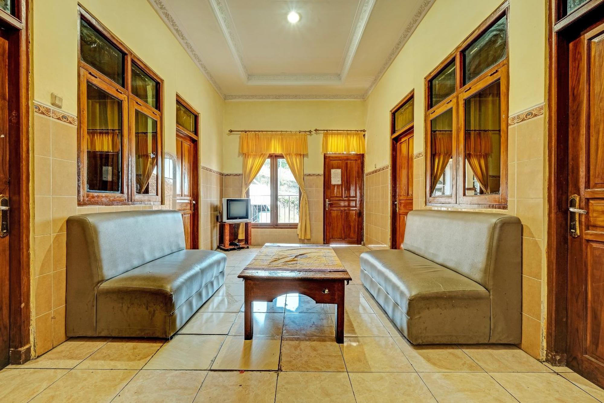 Hotel Oyo Life 91677 Citra Dewi 3 2*