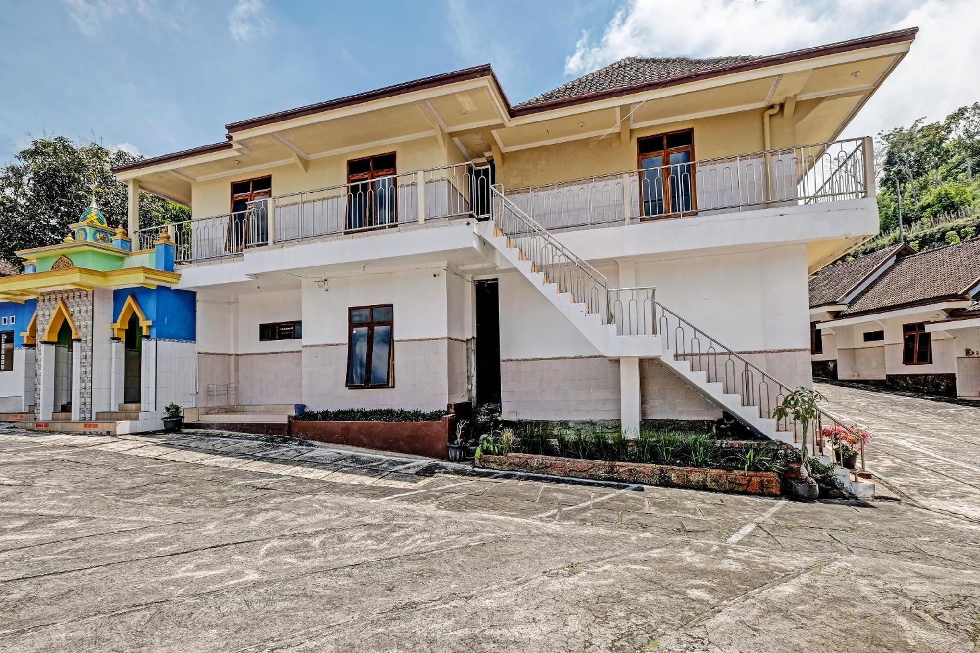 Hotel Oyo Life 91677 Citra Dewi 3 2*